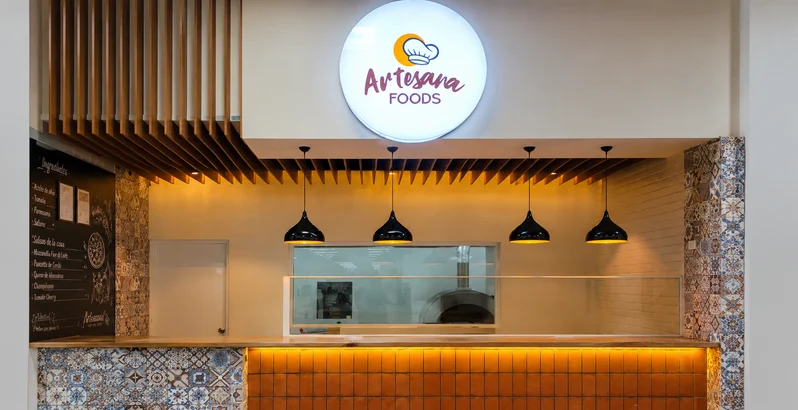 Artesana Foods â€” Sucursal Paseo Central Boulevard, interior del restaurante